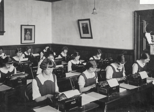 1925 Circa typing